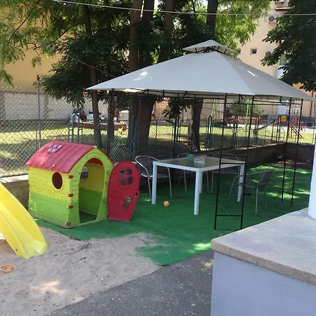 Будинок відпочинку Vila Lotus *