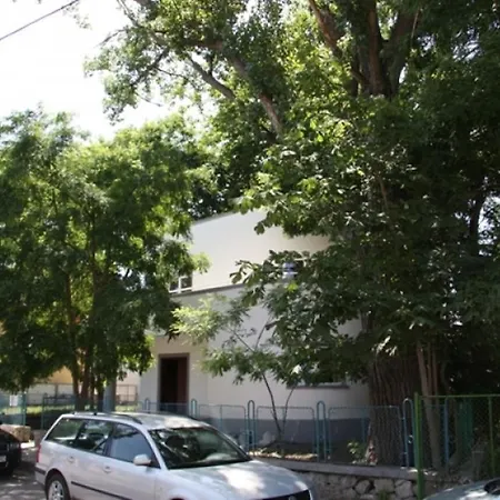 Будинок відпочинку Vila Lotus *